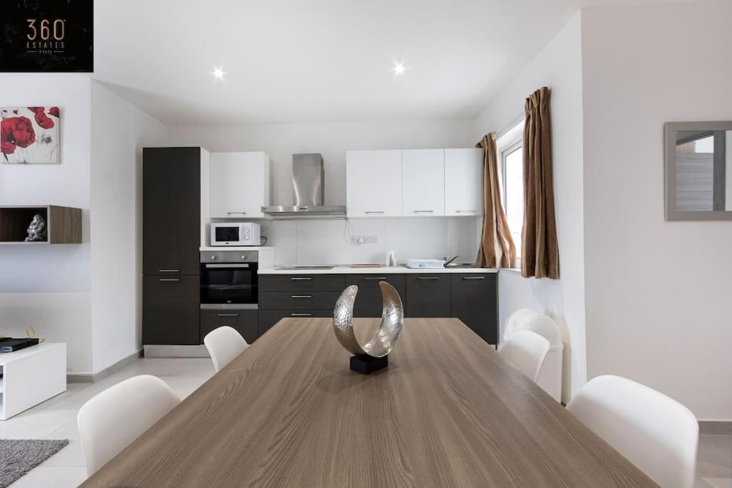 Spacious, Beautiful Central Penthouse With Bbq By 360 Estates Pieta Bagian luar foto